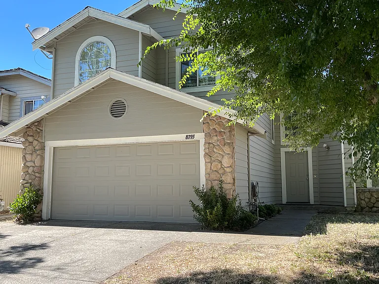 8795 Deer Creek Cir — Photo 2