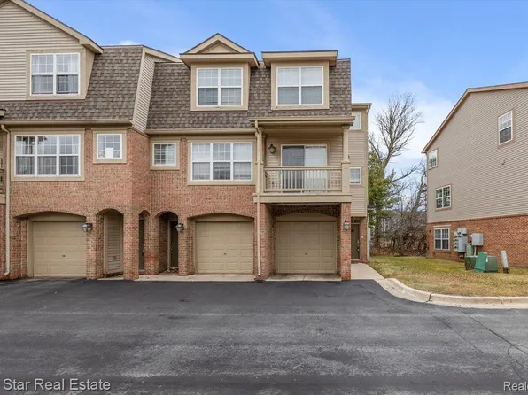 2781 Barclay Way, Ann Arbor, MI 48105