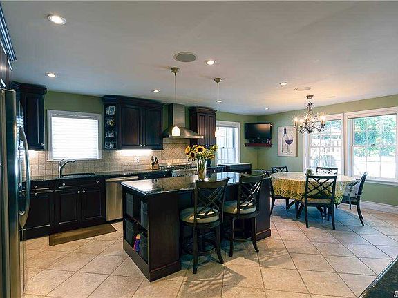 2nd image of 23 Maple Dr