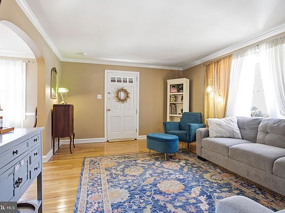 4th image of 326 E Rodgers St