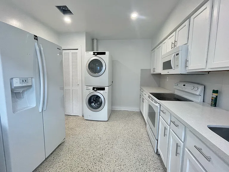 3574 SW 25th Ter #1 — Photo 2