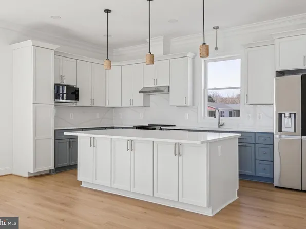 54 Shore Dr, Colonial Beach, VA 22443
