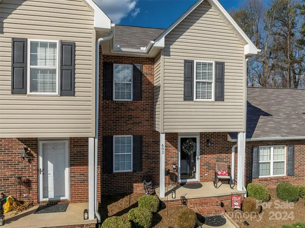 1102 22nd St NE APT 602, Hickory, NC 28601