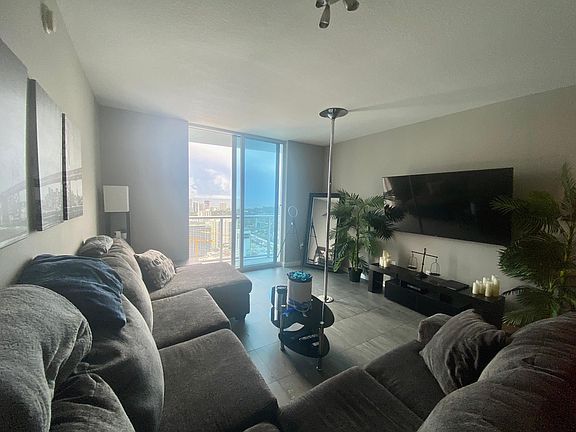 2nd image of 185 SW 7th St APT 4206