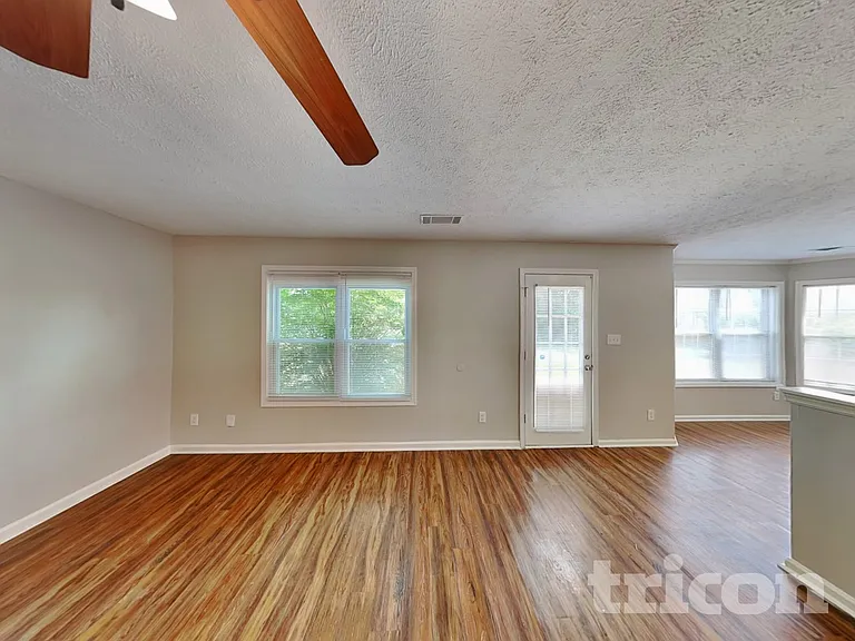 101 Midland Dr — Photo 2