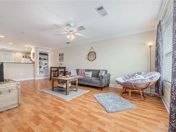 4th image of 1725 Harvey Mitchell Pkwy S APT 1630