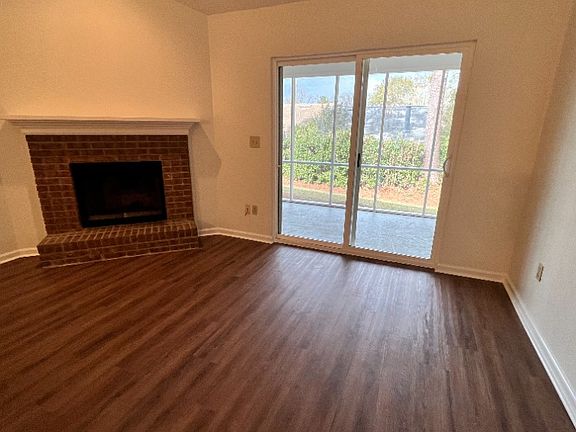 5th image of 818 Jamestown Ct