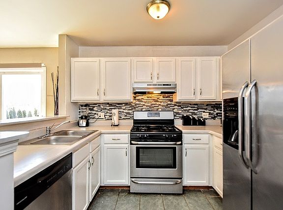 5th image of 1527 Southport Ct