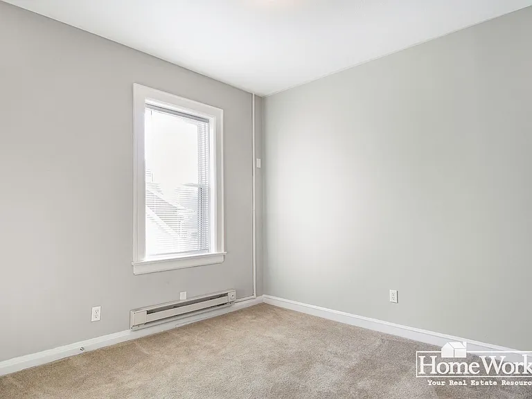 1009 E Jefferson Blvd — Photo 13