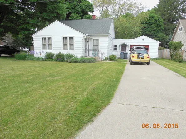 5076 Lake Harbor Rd, Muskegon, MI 49441