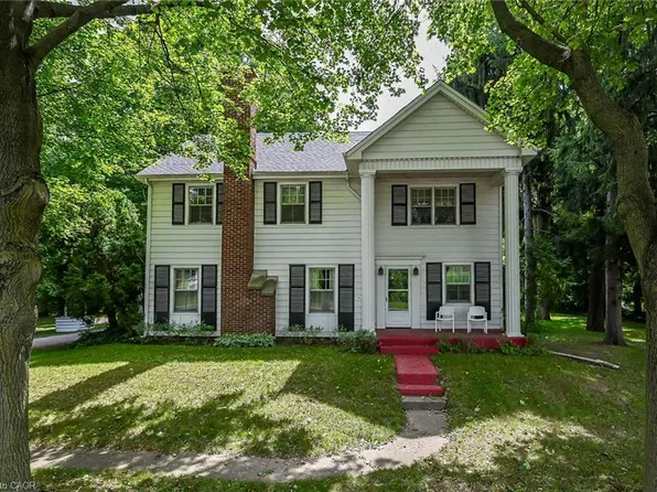 48 Garner Rd W, Hamilton, ON L9G 3K9