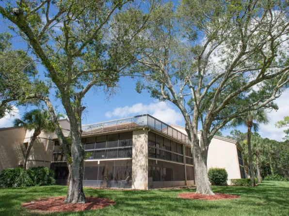 9460 Meadowood Dr APT 203, Fort Pierce, FL 34951