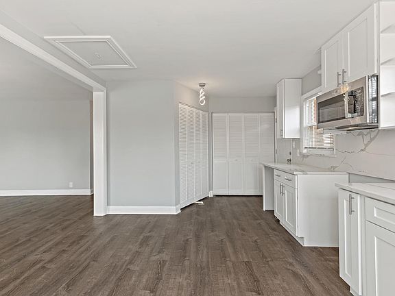 4th image of 758 E Sibley Blvd