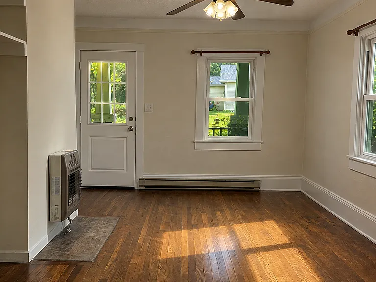 140 Fairview Ave — Photo 2