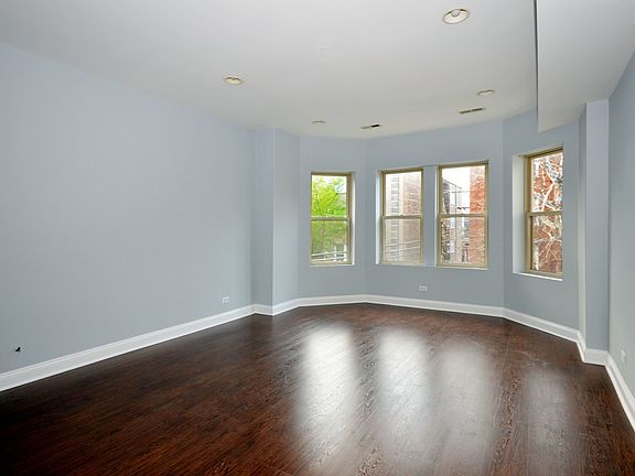 3rd image of 2309 W Rosemont Ave Unit 8