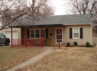 5631 Barton Ln, Shawnee, KS 66203