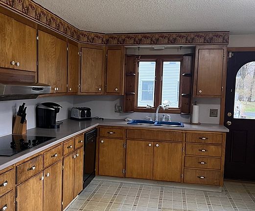 2nd image of 242 East St