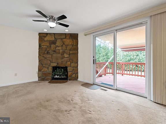 3rd image of 3326 Lowell Ln