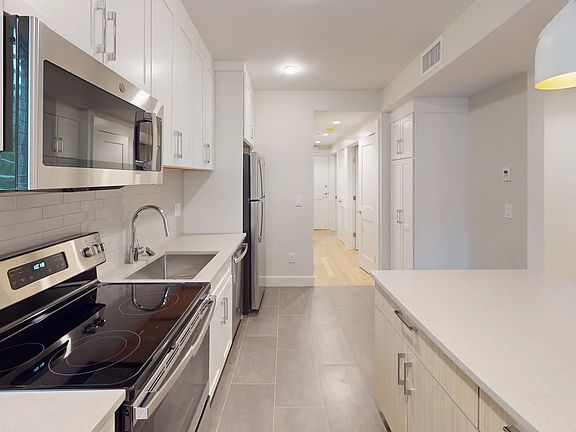 2nd image of 208-210 Banks St #1