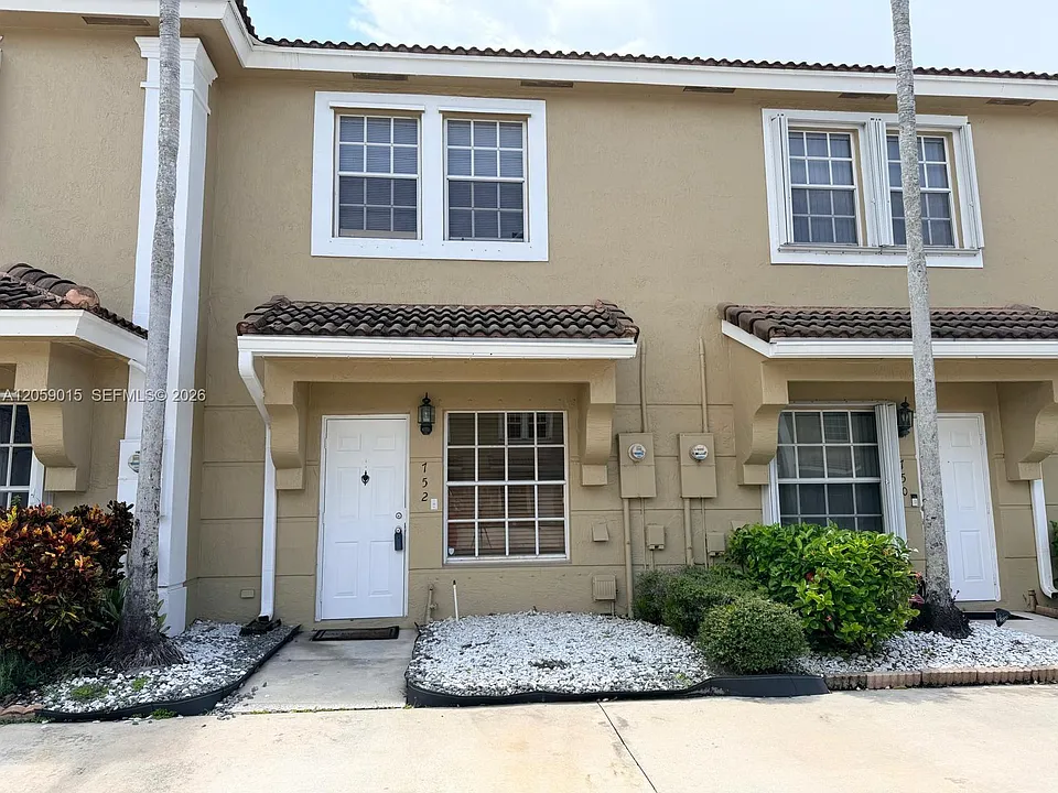 752 SW 122nd Ter
