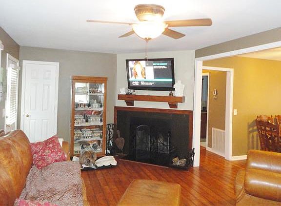 2nd image of 3908 Bellshire Ct