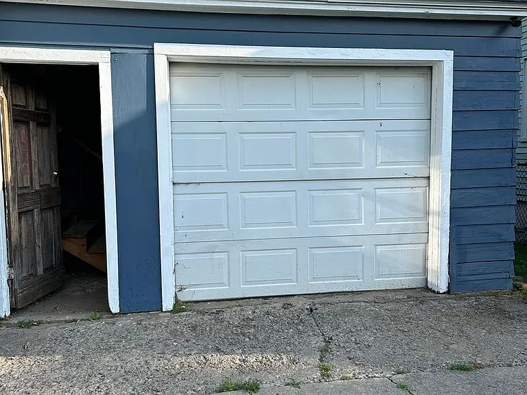 122 W Florence Ave — Photo 15