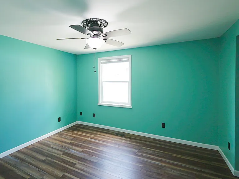 1504 E Queen Ave — Photo 9
