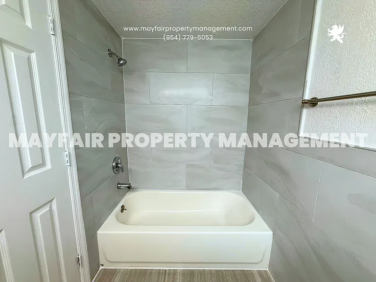 240 SW 8th St #10 — Photo 6