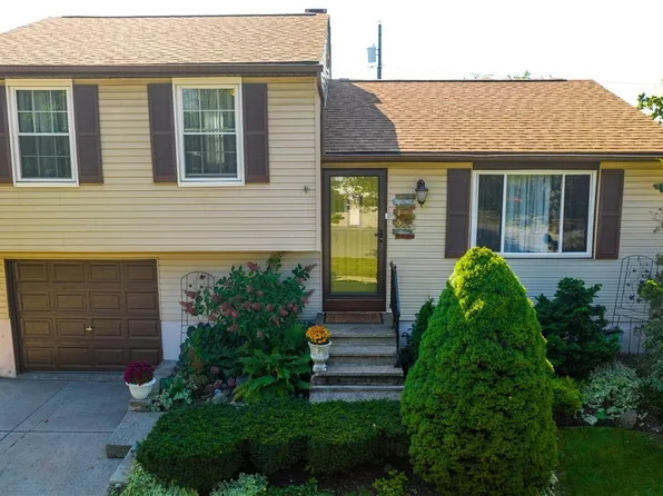 115 Autumnwood Dr, Cheektowaga, NY 14227