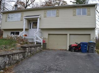 39 Ricky Ln, Poughkeepsie, NY 12601