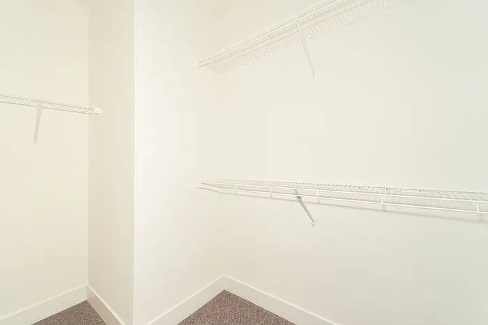 727 Perth Ln — Photo 16