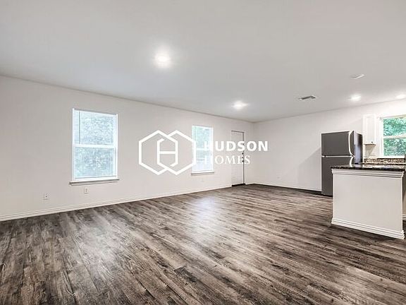 4th image of 215 Garcia St