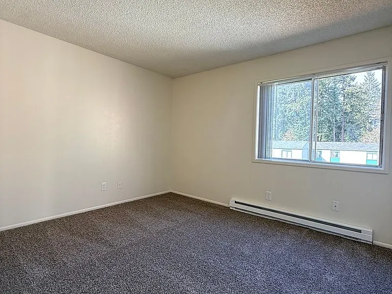 Sunnyside Village Apartments — Photo 24