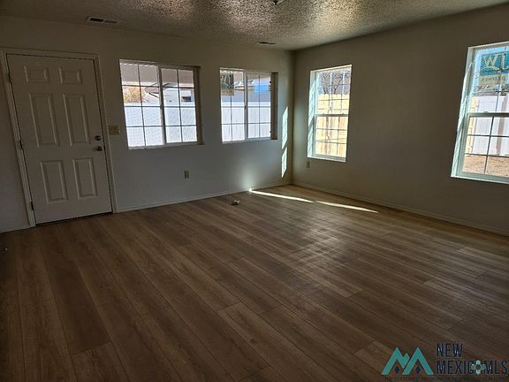 3rd image of 113 Hackberry Ct