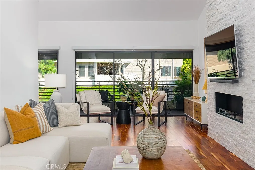 2 bed, 1735 sqft, $6,750 — Photo 4