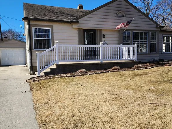 1812 Schuyler St, Peru, IL 61354