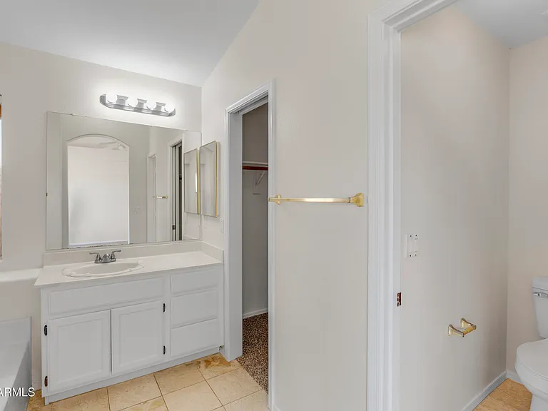 3321 W Gary Dr — Photo 34