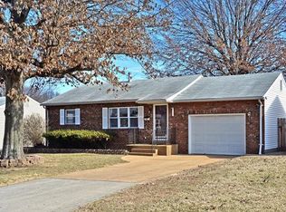 9736 Shuffle Dr, Saint Louis, MO 63123