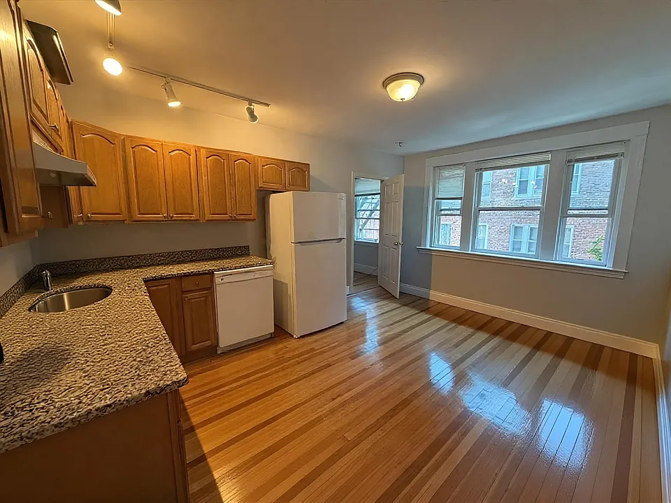 1617 Commonwealth Ave #17
