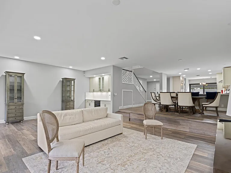 2435 Presidential Way #G — Photo 15