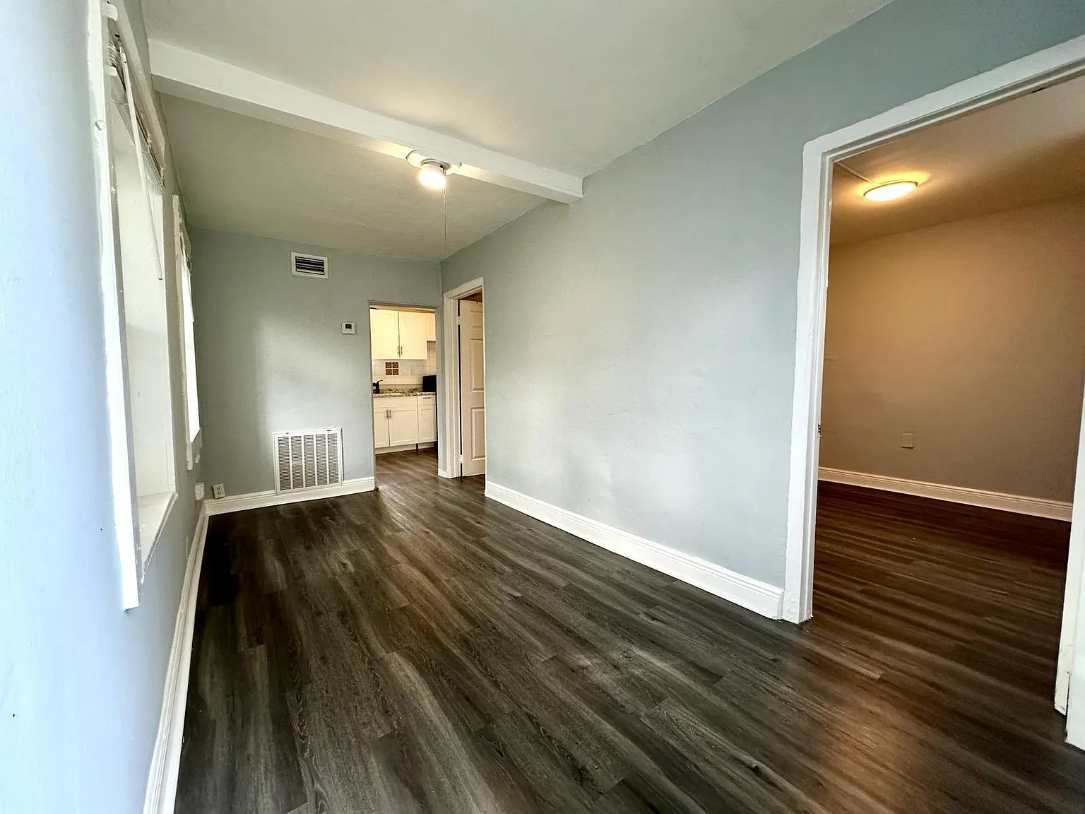 3 bed, 1.0 bath, 1000 sqft, $1,850 — Photo 2
