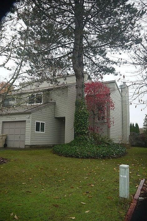 1st image of 1751 NW Grant Cir
