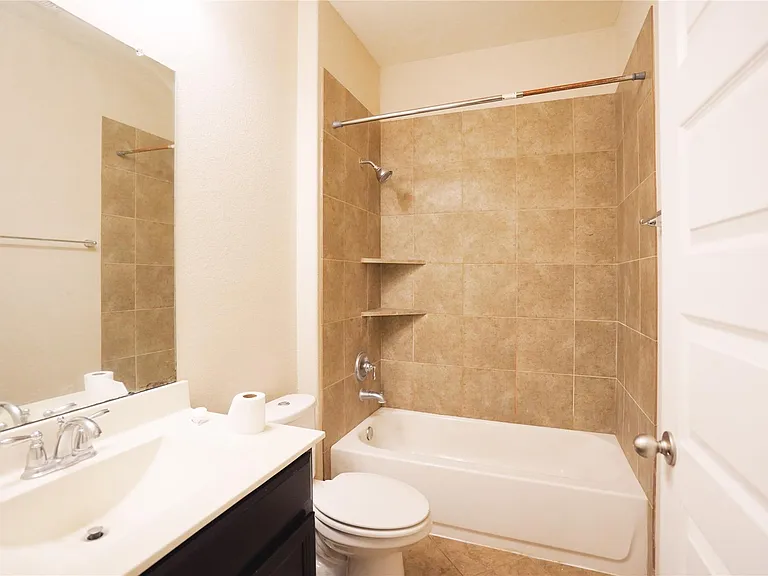 3303 Windsor Ranch Ln — Photo 4