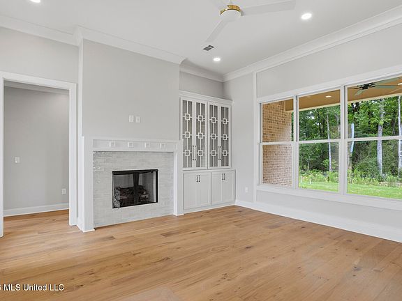4th image of 364 Aurora Cir