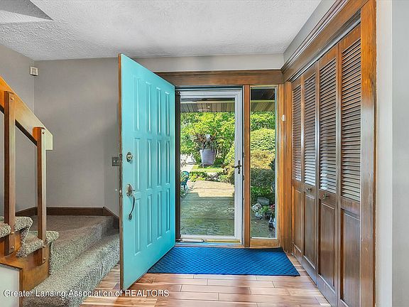 4th image of 893 Whitman Dr