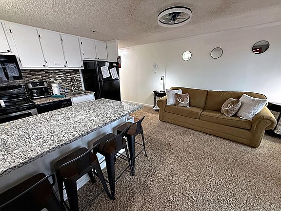 3rd image of 237 Mountain Ldg