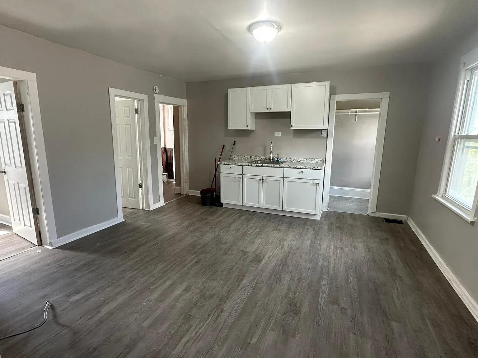 4 bed, 1400 sqft, $1,450 — Photo 1