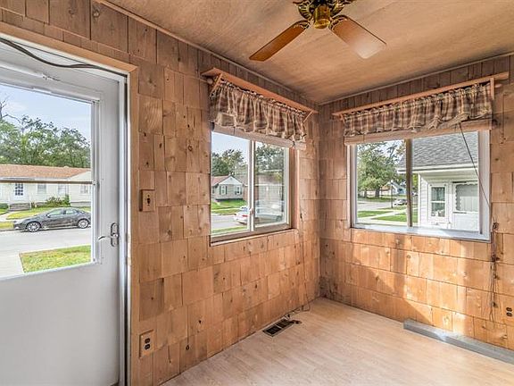 3rd image of 6729 California Ave