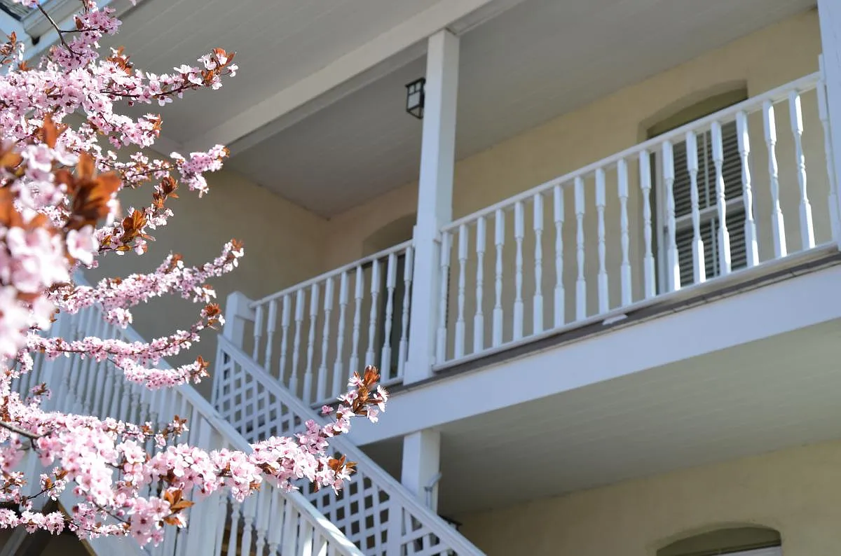 18 Berrian Place — Photo 2
