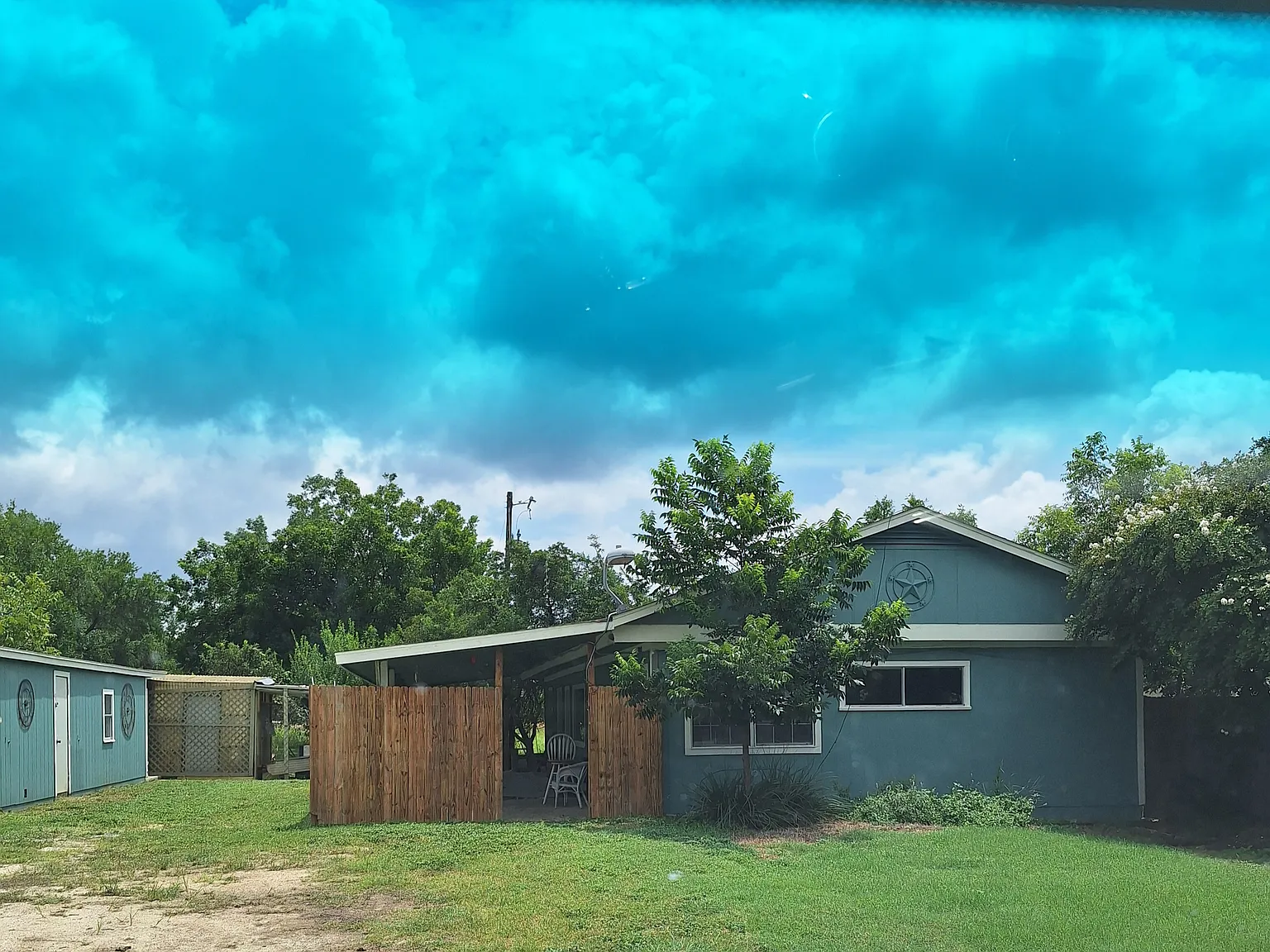 3 bed, 1100 sqft, $1,400 — Photo 3